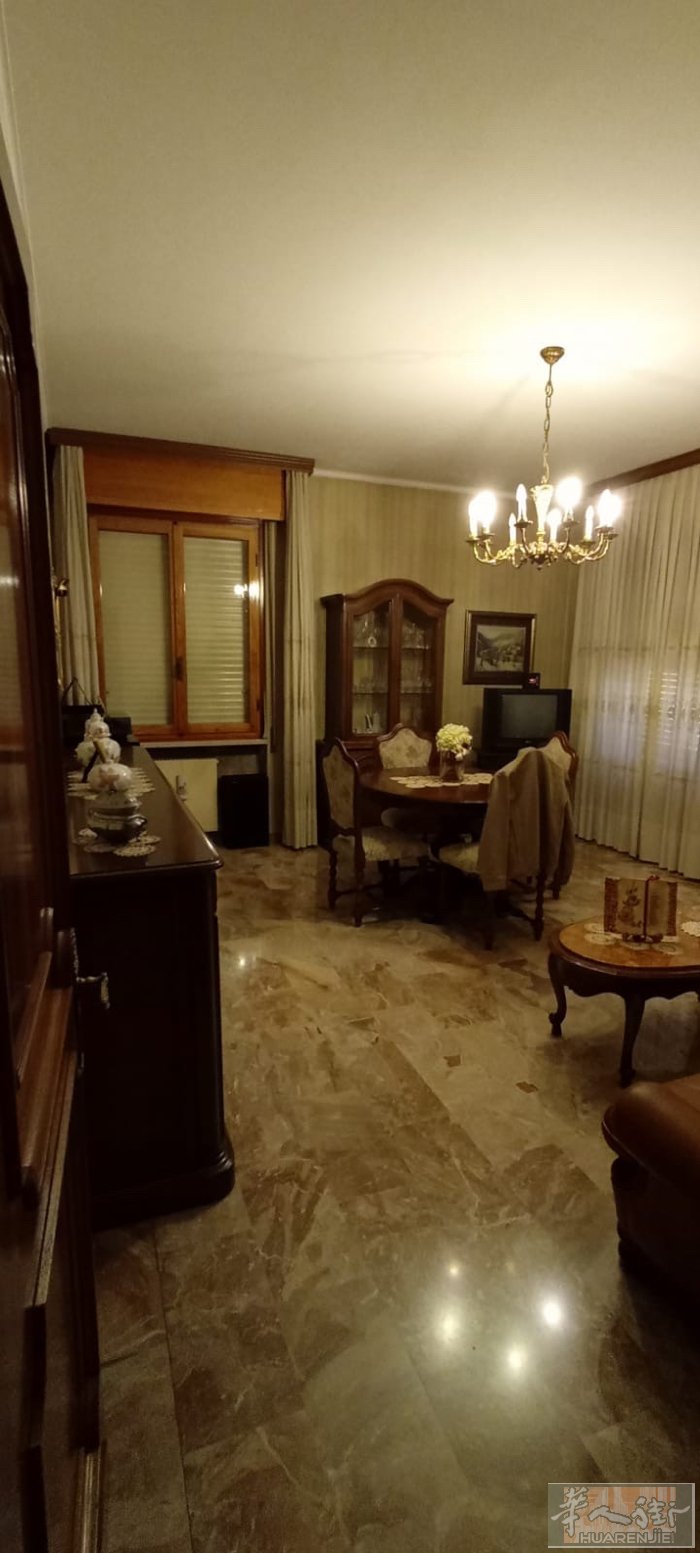 Brescia 出售公寓  私人电话☎️：+39 339 458 0210  公