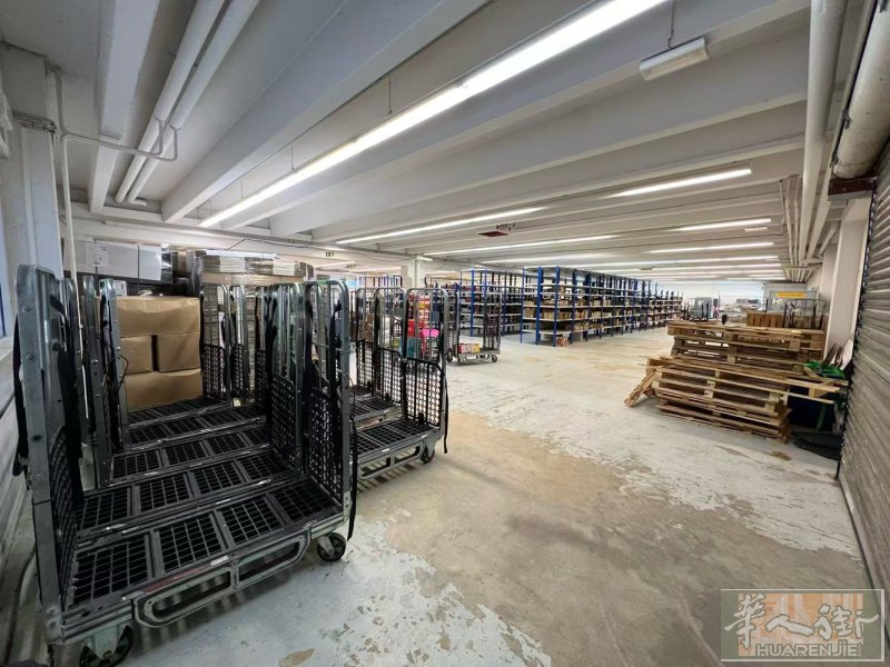 法兰克福南 工业区 1000㎡仓库/店铺 含150㎡办公区转租  现有一处位于