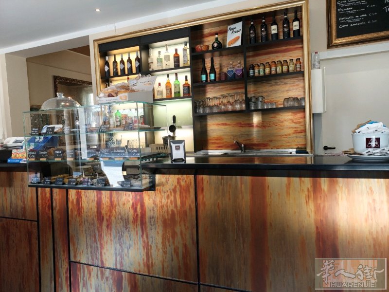 Gallarate 市中心纯酒吧 老外转让 带停车场  Gallarate市中心