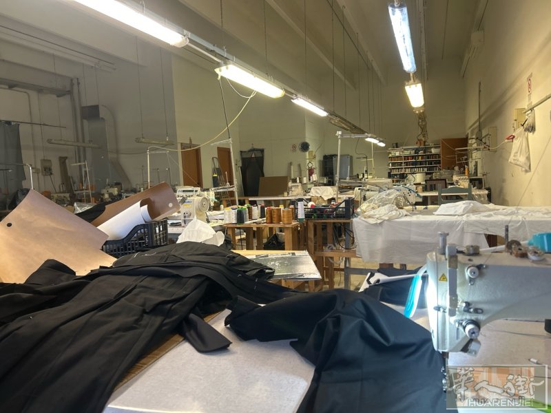 vicenza !牛仔裤工厂转让，机器齐全，带住家一起，家具生活用品齐全，有意请