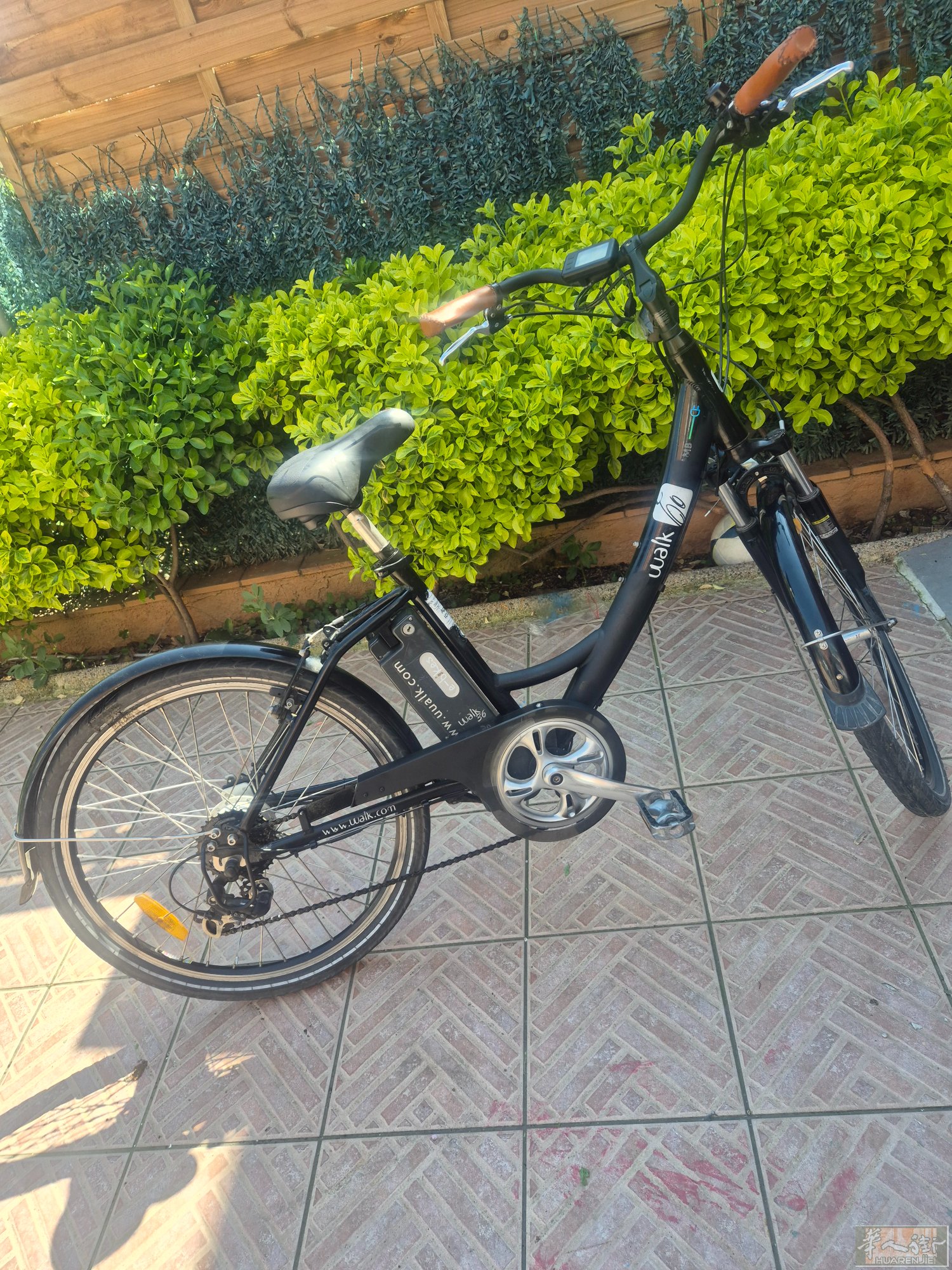 助力自行车，电池36V15A/H，最高24速，才跑用623O公里，无需卖保险，跟自行车一样上公路，700€卖的，现260€出，非常完美，适合跑长途不劳累