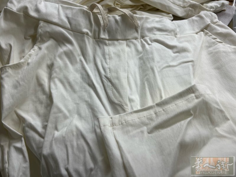 中国街工厂带住家 找专业做裤子车工 数对 。简单松紧腰头 要会做的噢