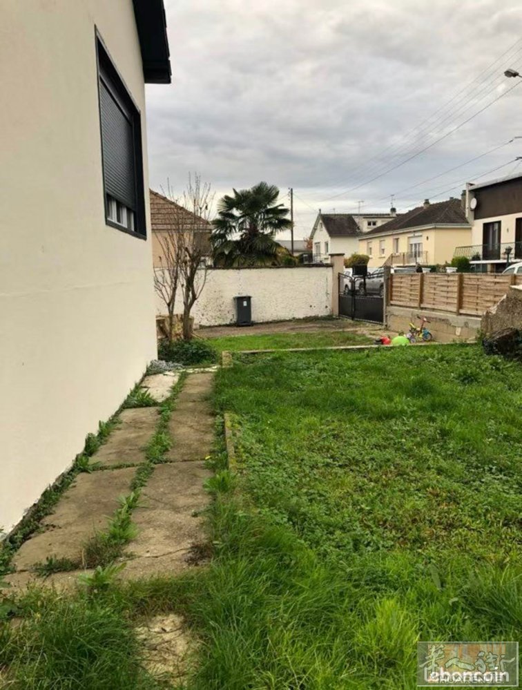 76 SOTTEVILLE LES ROUEN有一座别墅出租，居住面积90平米，