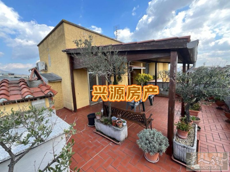 CAMPI BISENZIO 出售：顶层公寓楼 129平方米 有两个大型可居住的