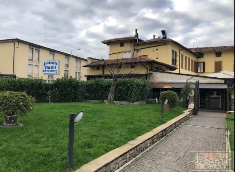 Bergamo 老外餐馆转让“LA GROTTA AZZURRA”    via p. Ruggeri da stabello,51 , 24123 BERGAMO(BG)。室内有500多位置，室外花园还有位置， 私人停车位100多， 生意好，因老板年纪大了才转让。 价格等详情可致电3396549403问询（意语）
