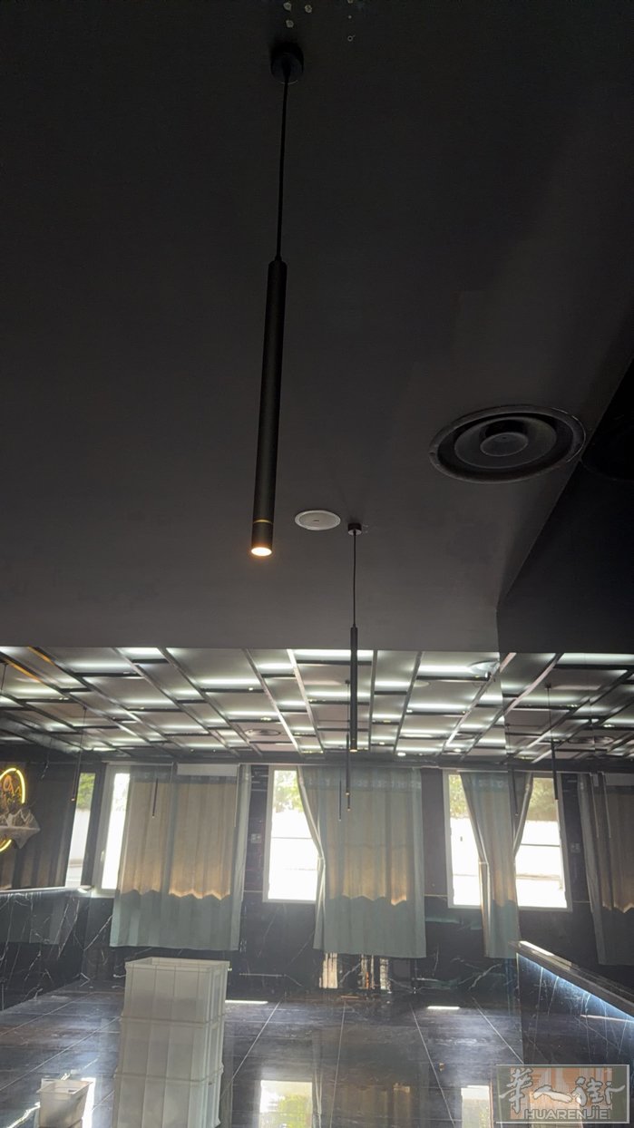 出售 桌椅 铁架 灯具 木头小屋 9成新