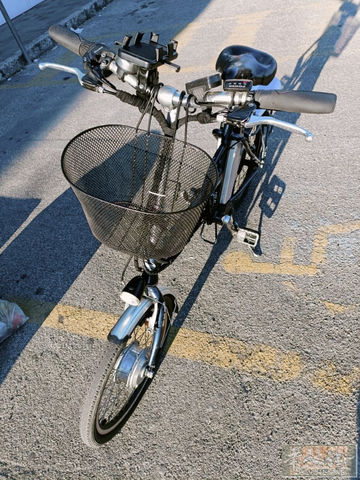 出售半自动电瓶车，48伏，车子嘎嘎板正，很好用，价格便宜，280欧元，联系电话，