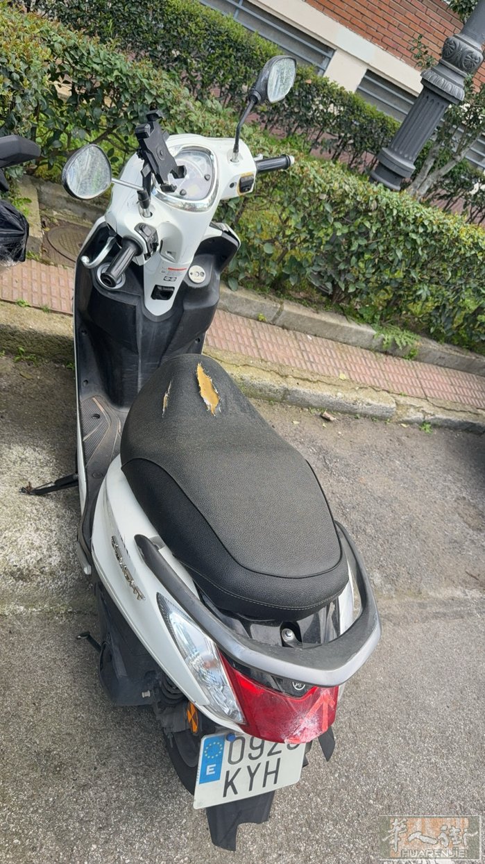 摩托车yamaha 125 便宜出售300欧，马德里南部mostoles,微信3