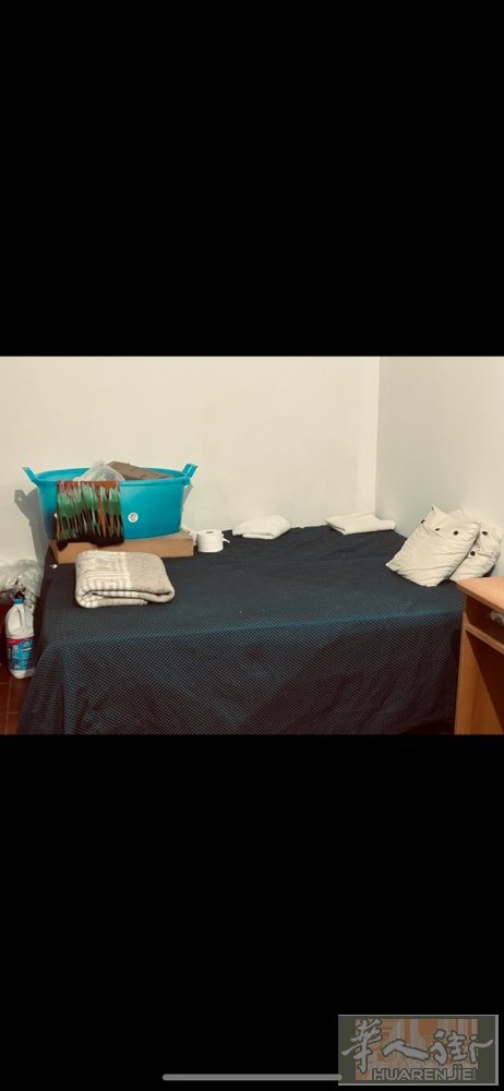 罗马B线tibutina 附近有一大间房，室友3个，水电暖齐全。限一女生 五月中