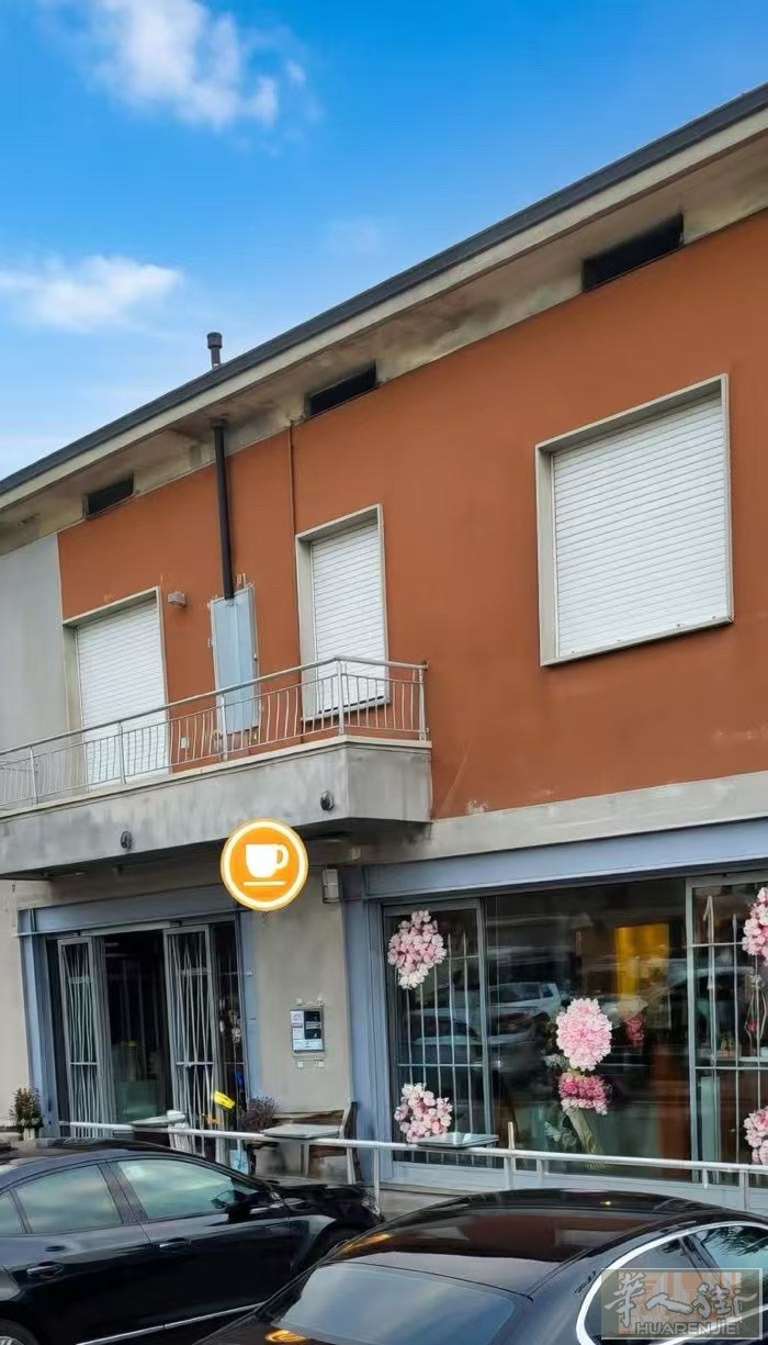 老外纯酒吧出售，在provincia di Bergamo。 每天营业额7/80