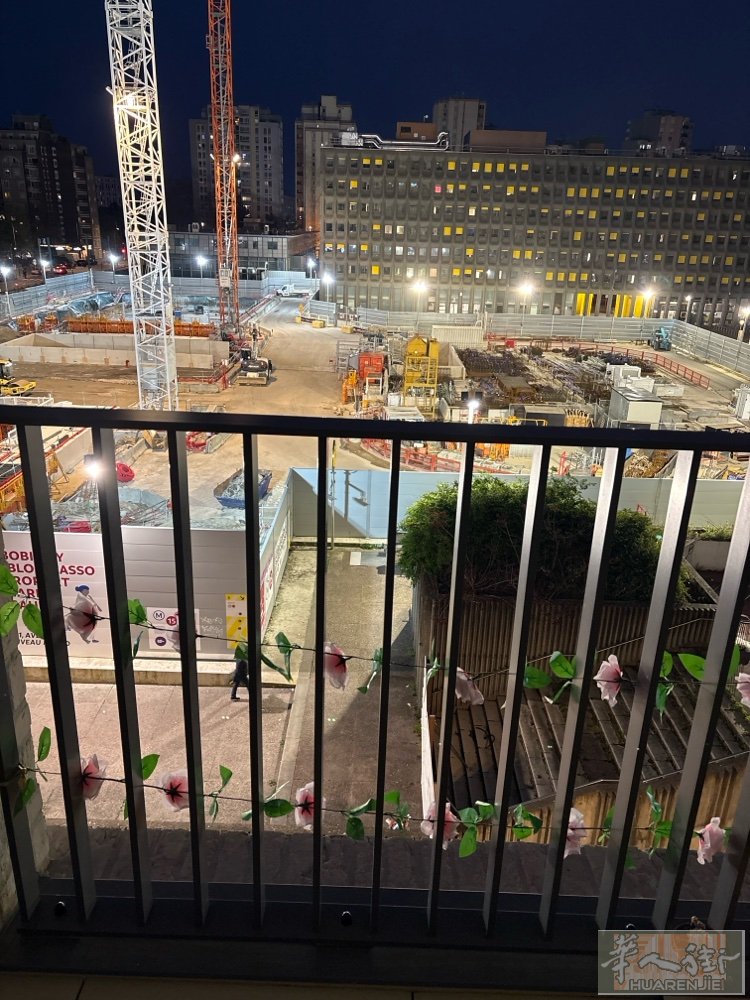 Bobigny 新房子🏠 明亮干净 地铁方便就楼下