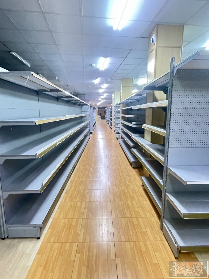 因店铺调整，转让 高质量金属超市老外货架，成色好、结实耐用。