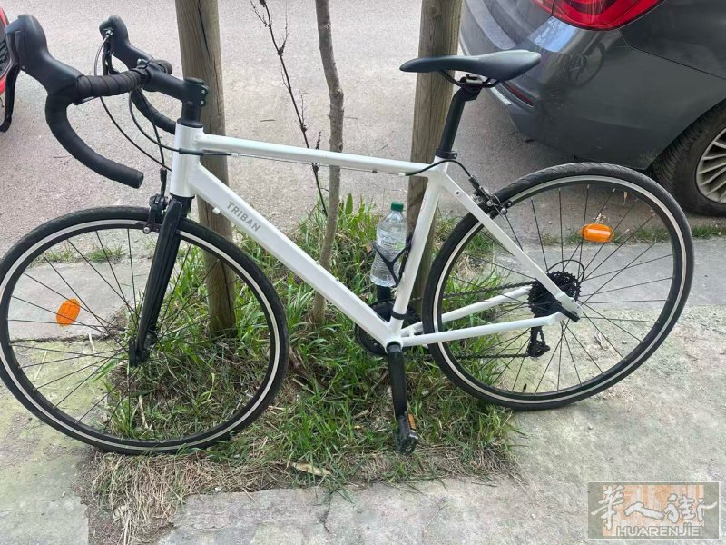 出一辆9成新迪卡侬TRIBAN入门公路车 个人自用自行车（骑过四五次）诚意出售