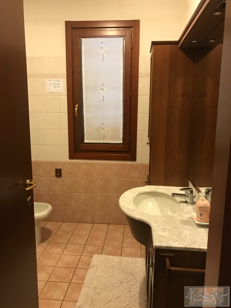 via Roma 小coop附近有住家转让二房一厅 可拎包入住 有转让费 有想看