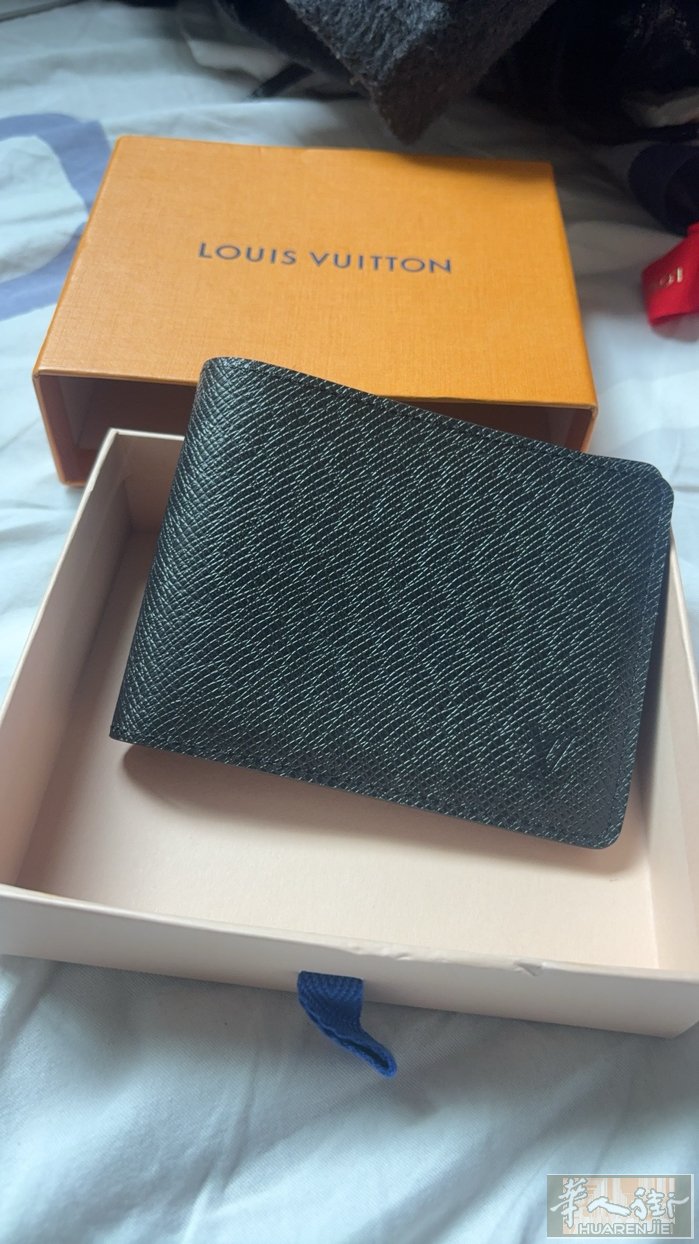 低价出售全新Lv钱包，亲戚送的，没有发票