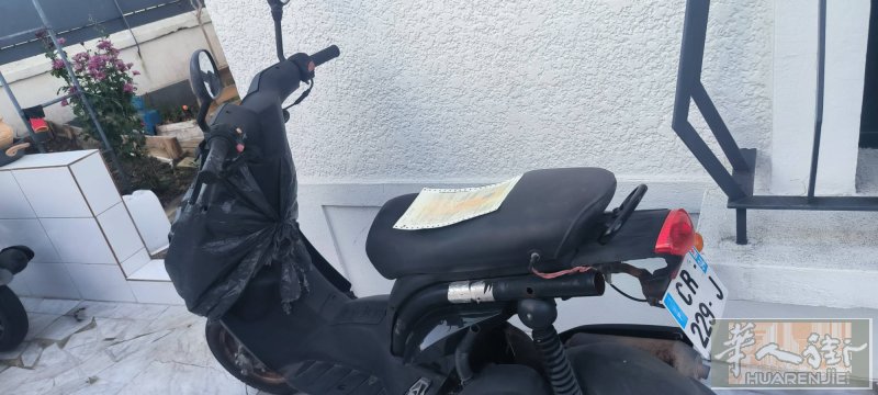 94区，2手peugeot ludix摩托车出让 一辆100欧，自取，有cart