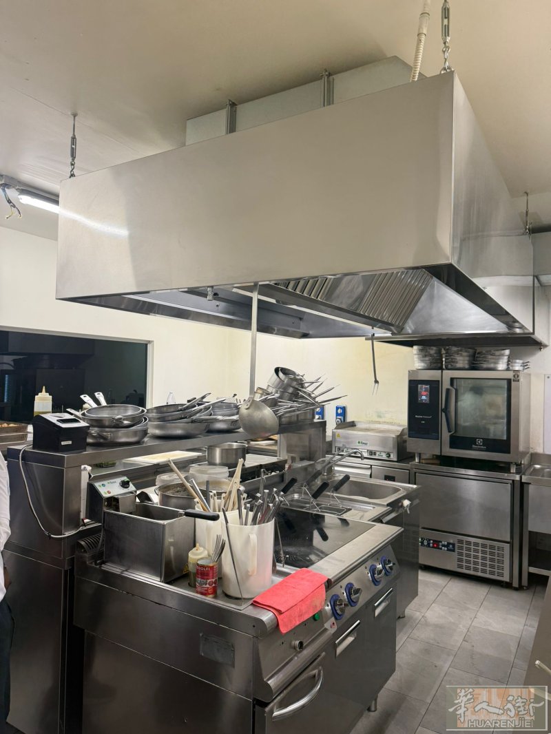 科莫 (Como) 地区 500平米大型餐厅转让 - 年营业额 85万+，可改 Sushi/全日餐 RIF. AGP088