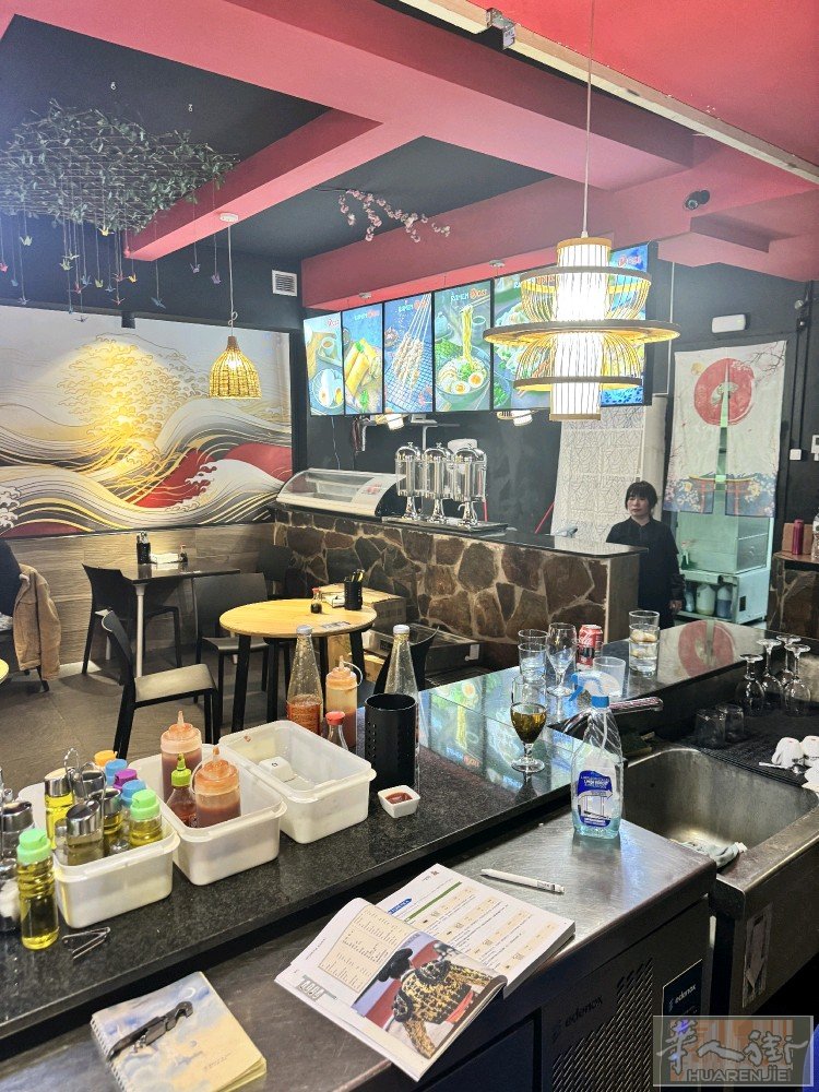 巴萨附近TERRASSA市中心日式餐馆转让，设备齐全客人稳定，15万转让费，接手