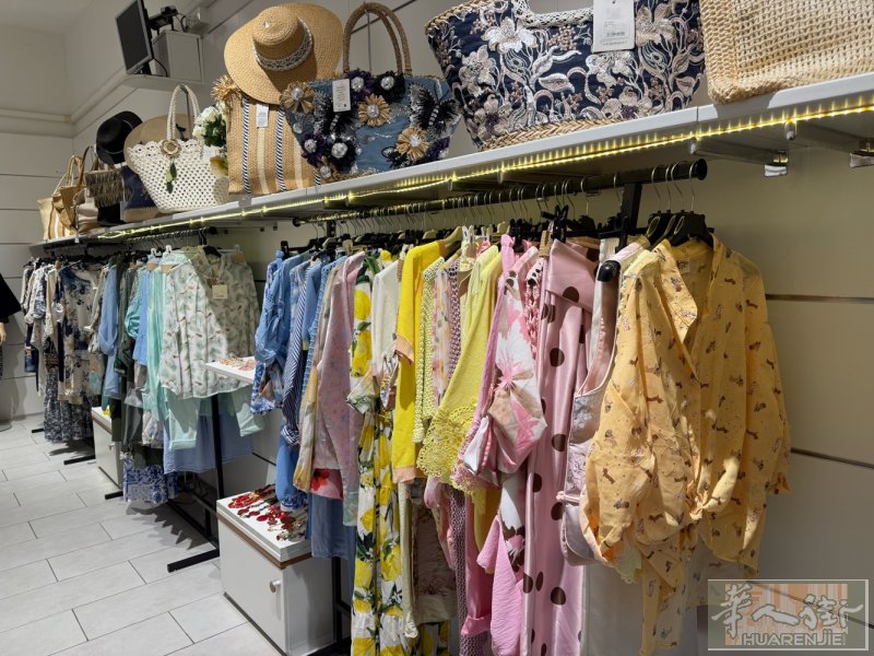 trieste 9年老店转让，旅游看稳定，房租便宜在市中心，地段好就在zara附
