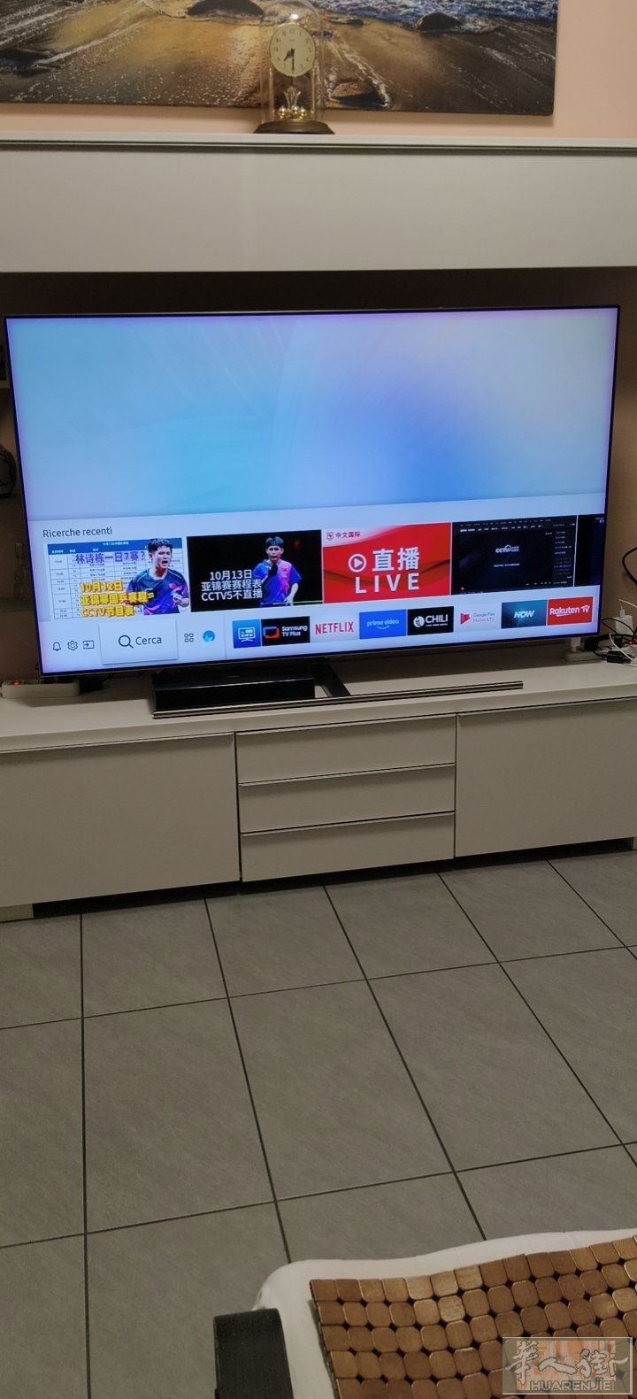 出售一台三星电视，65寸，效果良好，原价2800. 现卖300欧(包含电视柜)。
