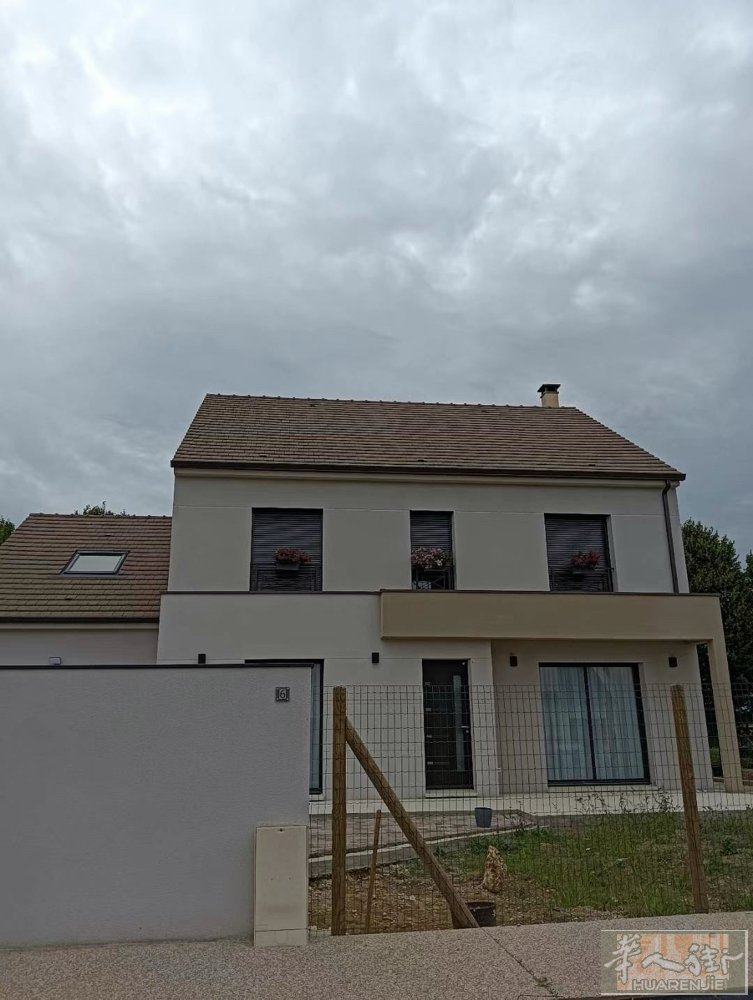 装修公司，可开发票，十年保险！承接室内外大小工程。住家、餐馆、别墅、按摩院、地坪