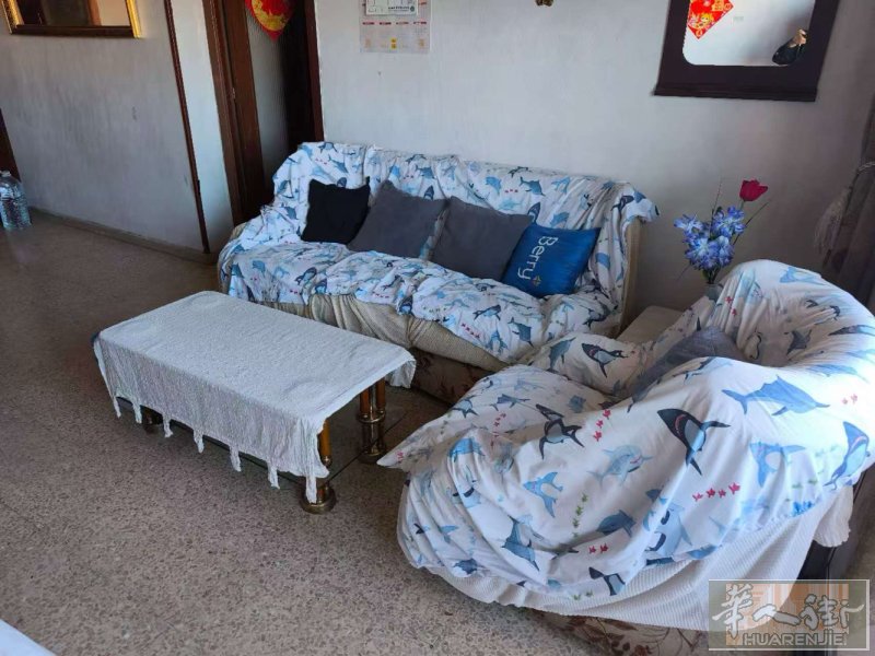 房间出租！400/月  出租一间小房间，男女皆可入住。  详情： 	•	租金：每