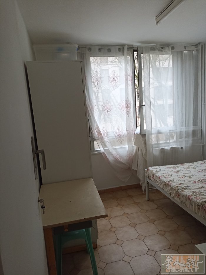 bobigny24号楼三层有单间出租，联系电话0659361395