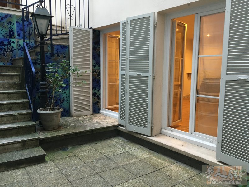 30平单间+9平露台出租，地铁8号线Charenton-le-pont，近Vincennes森林公园，安全方便安静