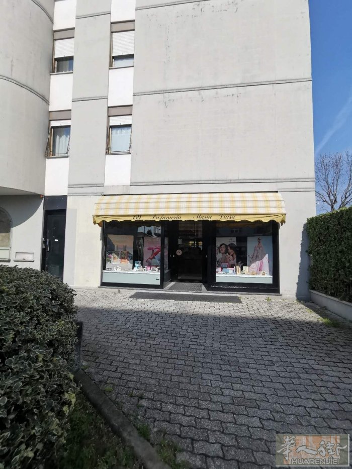 米兰边：店面带执照出售， 地区：（Busto arsizio）， 店面为上下两层