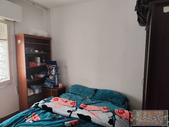 1号线Nueva  Numancia离地铁口一分钟，单人房，带电梯，卫生自己，网