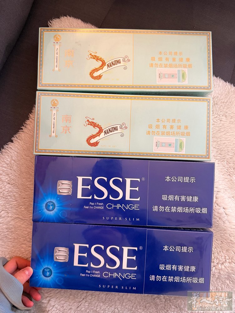 上海机场买的两条爱喜ESSE爆珠， 两条南京煊赫门 保真有二维码可以扫码哦！