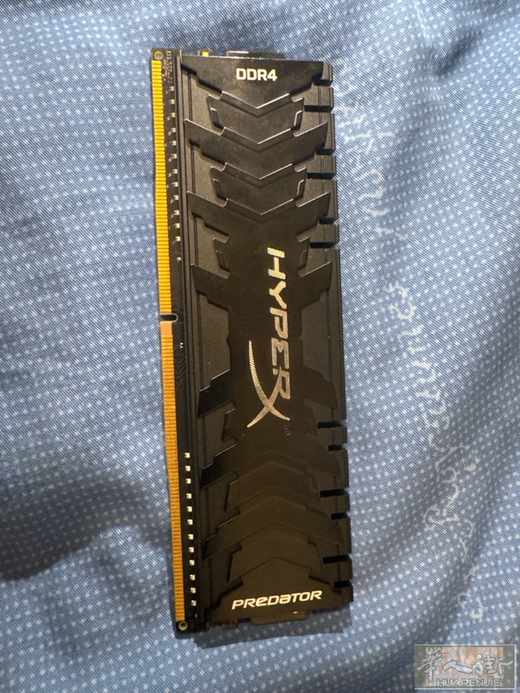 这是金士顿 HyperX Predator（掠食者）系列的台式机内存条，具体型号