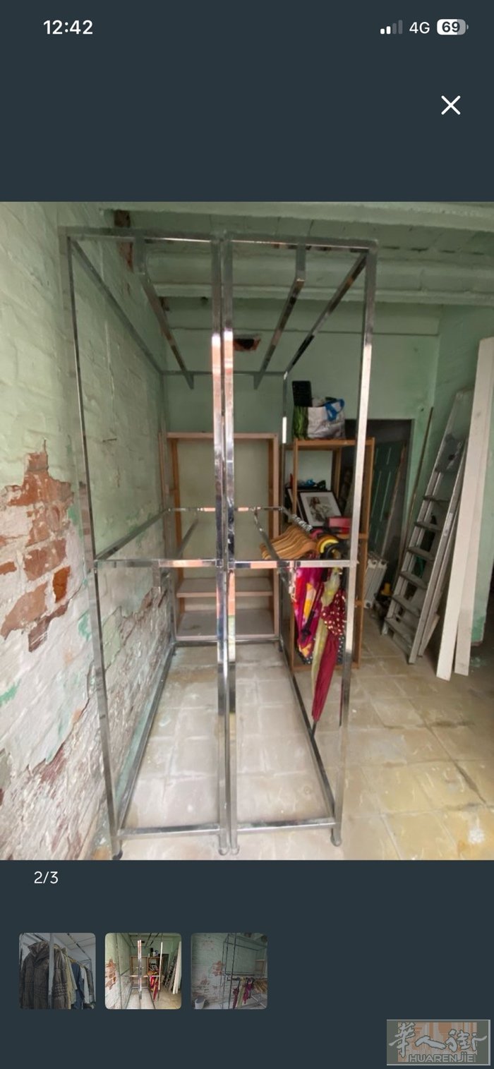 出售2个百元店、服装店用不锈钢架。原价2200€ ， 现价600€ 出售。