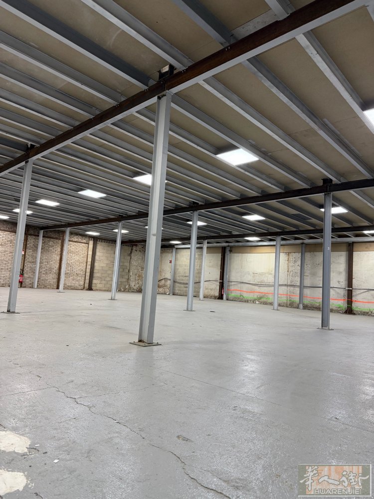 仓库出租 95 Le Thillay， Gonesse 旁边，450m2