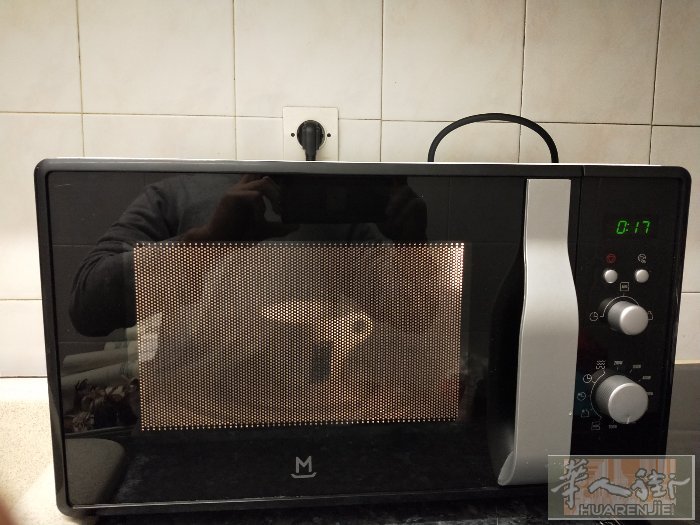 代友转让有个二手品牌微波炉有时间表很新40欧元意者联系电或短信自取非诚勿扰谢谢