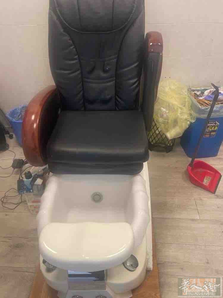 免费送一张脚椅子，自提米兰市内 3311153656
