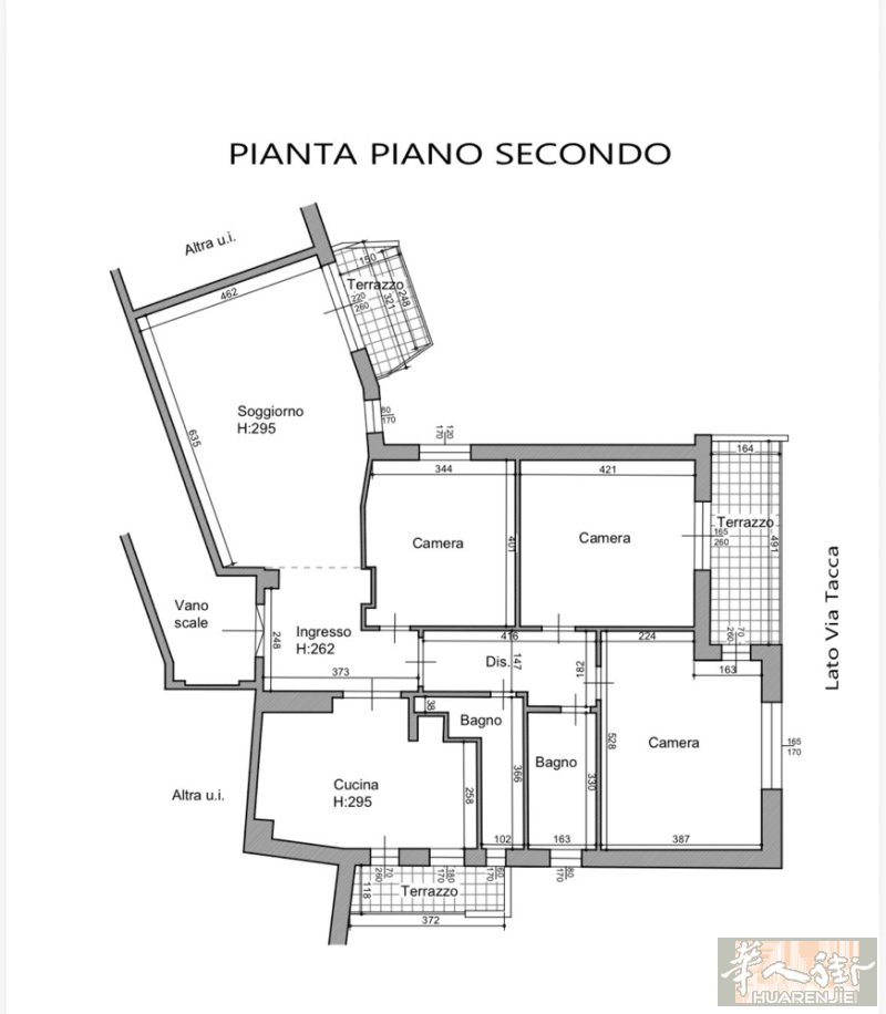 出售prato 白石头附近公寓位于二楼，有电梯，面积150平方英尺（约14平方米