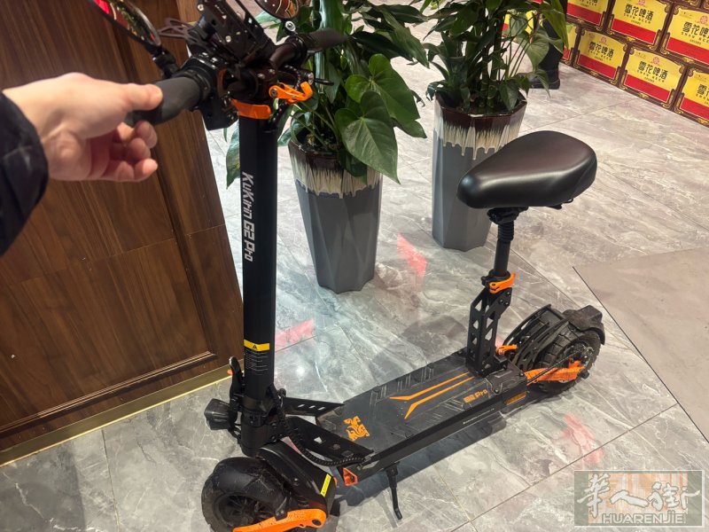 满电续航55公里，最高时速50km/h，48V15AH，保险到2027年1月