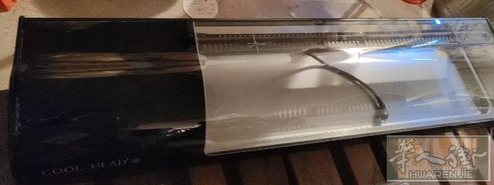 出二手寿司冰箱350€ 不议价.非诚勿扰。