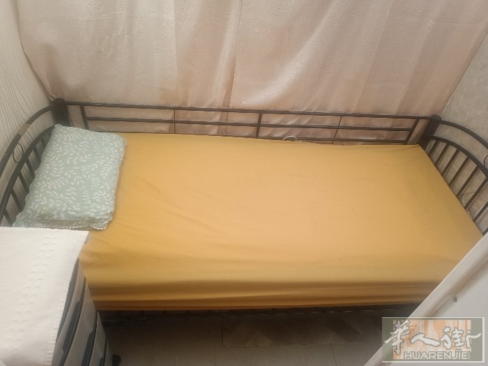 好单间出租，3号线底gallieni，离地铁口4分钟家里人少干净利索，宽敞明亮，