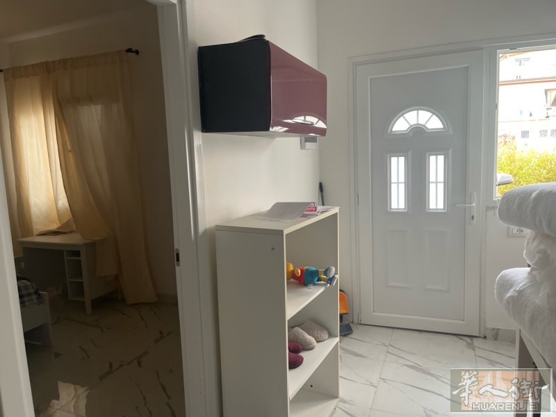 massa carrara 地区有房出租，一房一厅一卫，住2人，房租700€，4