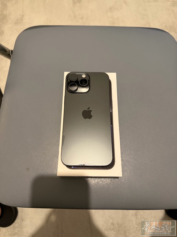 出一台自用的 苹果16pro max 256gb 黑色  后盖碎了 电池90%