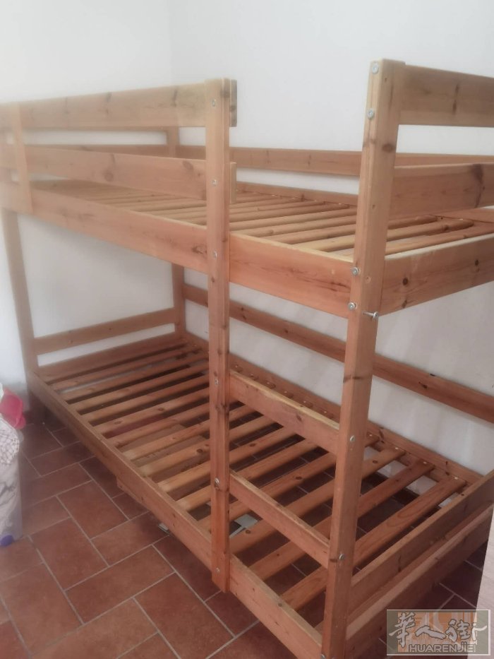 上下铺床.有床垫150€