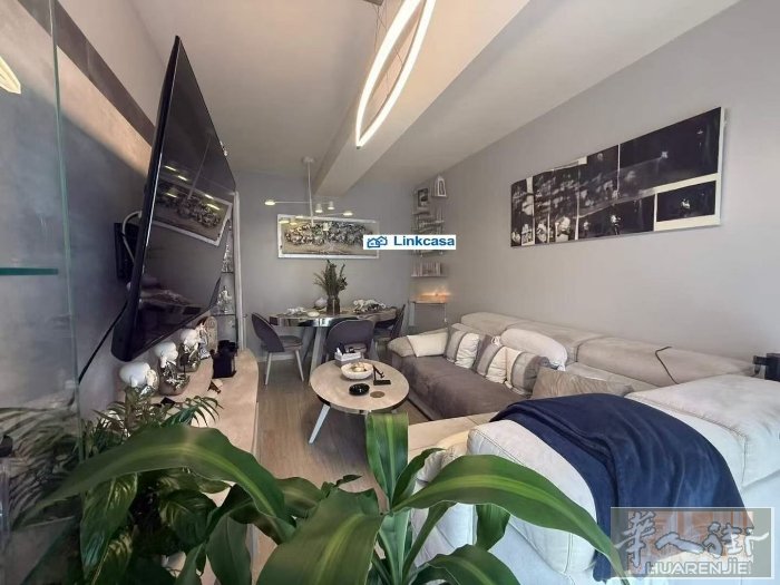 九路地铁arganda del rey 出售一套精装两房一厅，带车库+储藏室。周