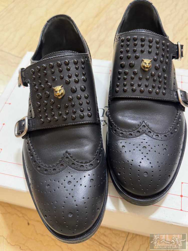 出一双真品gucci皮鞋 999买的 只穿过一天，鞋子在bergamo自取  现
