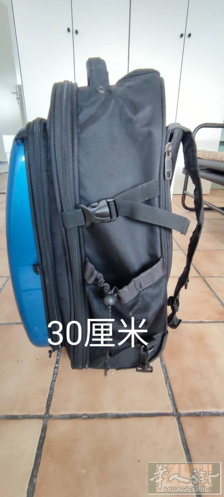 可以拉着走的双肩包可送包上门。