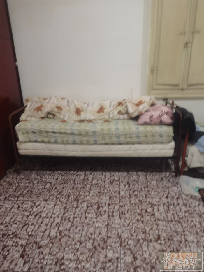 香满楼对面有单间搭鋪，有散埔，卫生干净，欢迎各位侨胞入住，