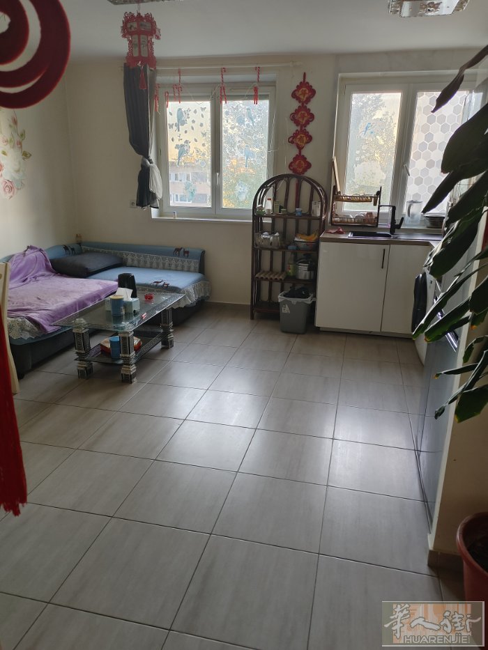 94有一套房屋出租，靠近14号地铁走路7 分钟，意者请电0676748541