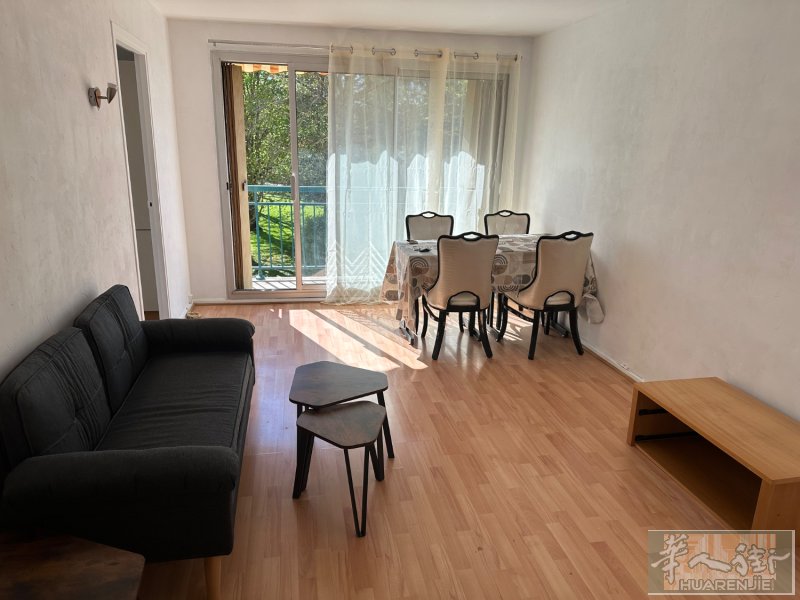 🏡92富人区 Antony优质学区房出租｜两房一厅｜拎包入住位于安静安全的 Antony 核心住宅区，两房一厅优质公寓出租，特别适合有孩子的家庭或留学生家庭。✨ 房屋亮点：	•	🛏 两室一厅，有小阳台布局合理，采光好，	•	🍳 独立厨房 + 卫生间，生活便利	•	🏢 小区环境安静，邻里素质高	•	🚇 交通方便，生活配套齐全🎓 重点优势｜优质学区房	•	📚 步行/短距离可达多所知名学校	•	🏫 临近优质私立学校 Institution Sainte-Marie Antony	•	🎓 教育资源丰富，