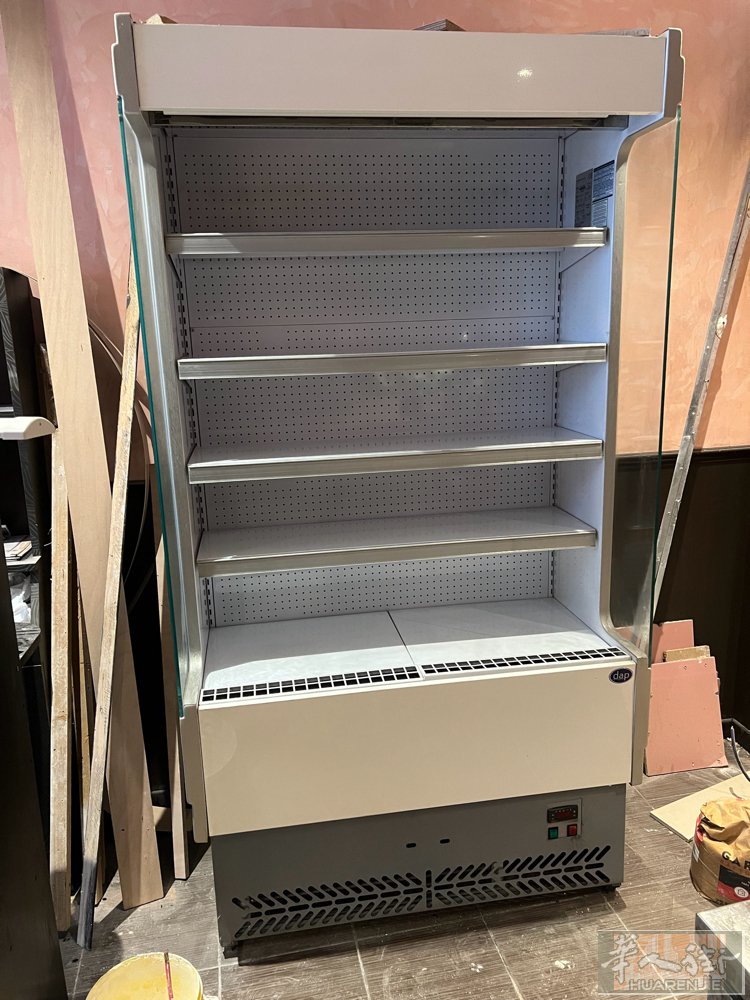 出售外卖二手冷藏柜，机器好的，帘子挂不住了可修，便宜出